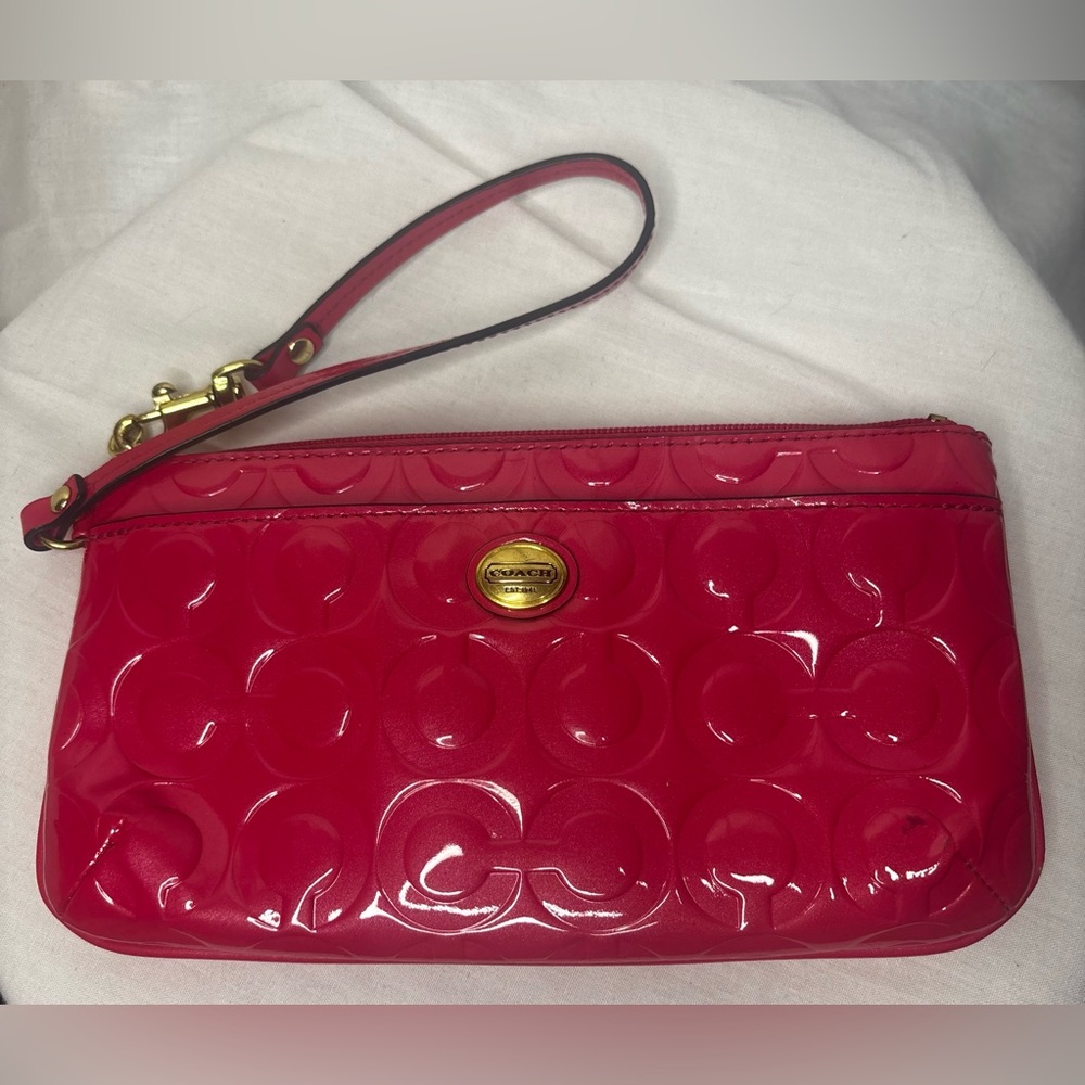 COACH Peyton Signature Embossed Patent Leather Hot Pink Wristlet Clutch Auth GUC
